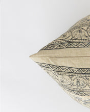 Load image into Gallery viewer, Danny Floral Print Pillow Cover